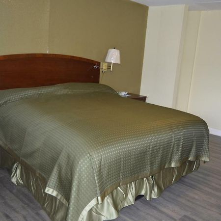 Regency Inn Toccoa Exterior photo