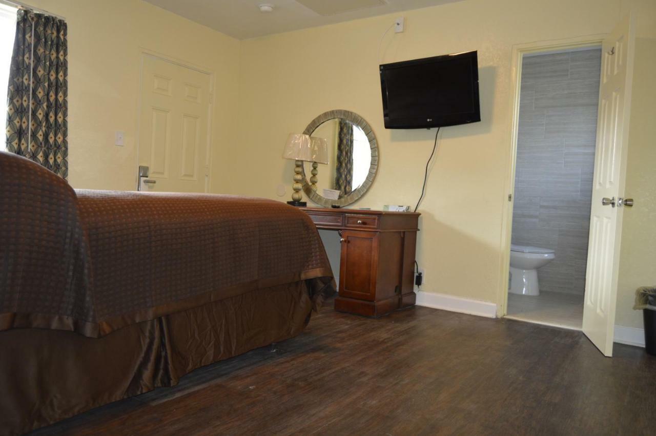 Regency Inn Toccoa Exterior photo