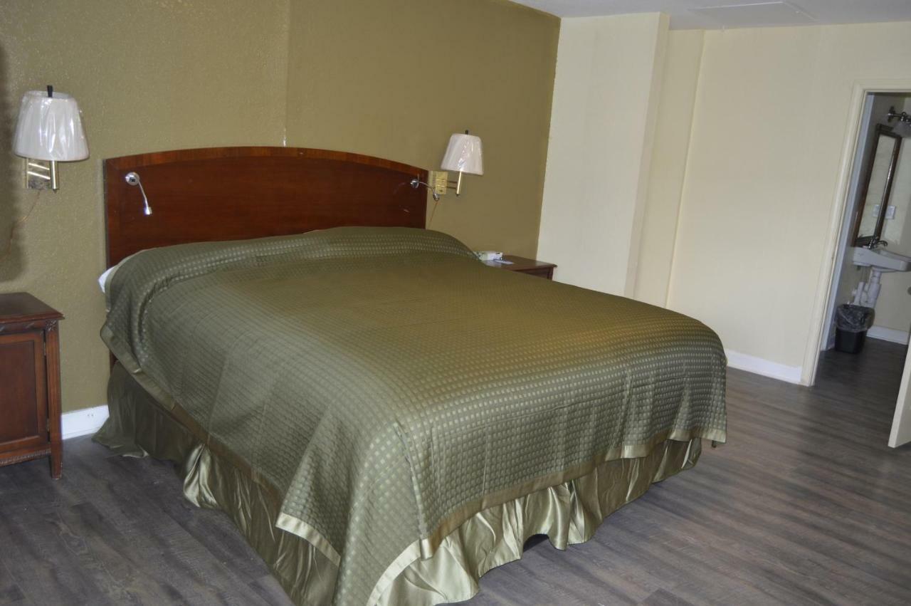 Regency Inn Toccoa Exterior photo