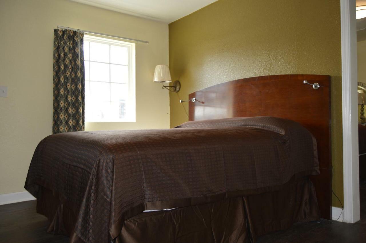 Regency Inn Toccoa Exterior photo