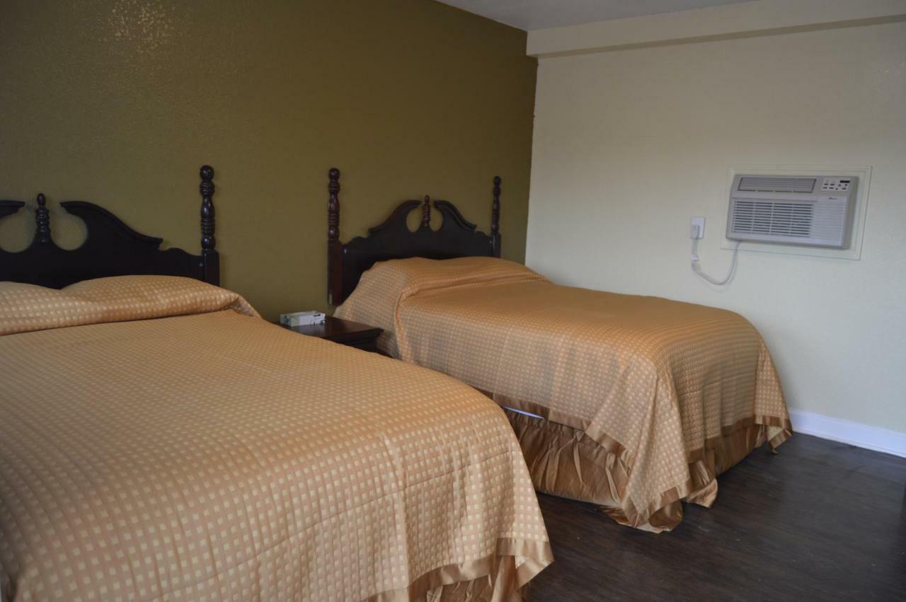Regency Inn Toccoa Exterior photo