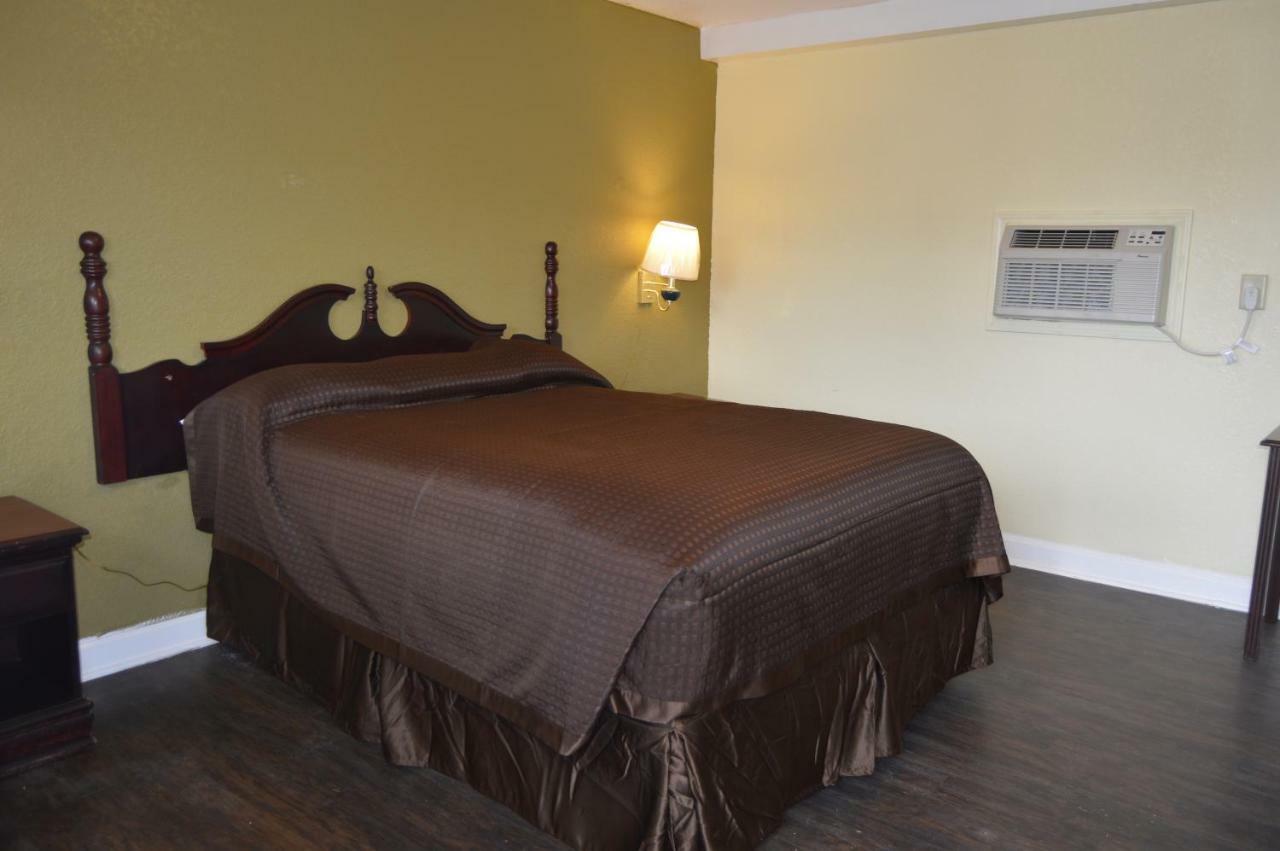 Regency Inn Toccoa Exterior photo